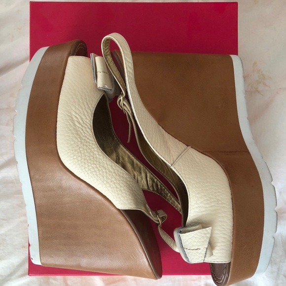 GREAT SHAPE! Kate Spade cream tumbled calf wedges - Picture 3 of 4